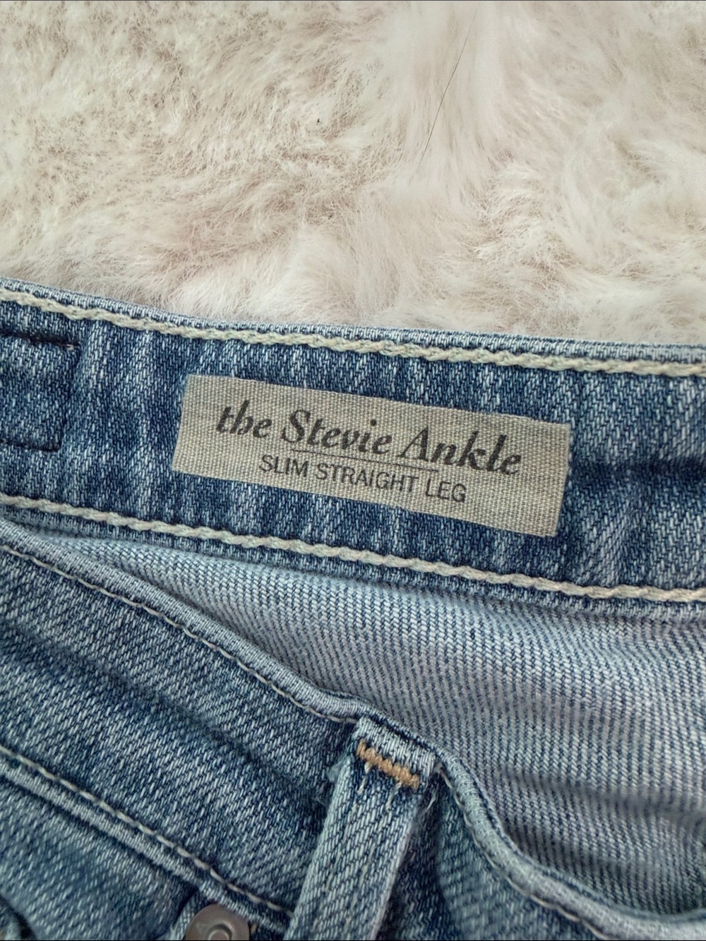 Women's Light Wash Jeans - Stretch Slim - Picture 3 of 8